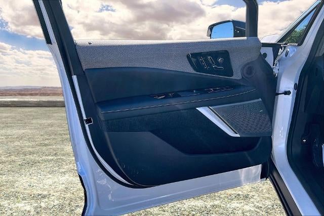 2025 Cadillac OPTIQ Luxury 2