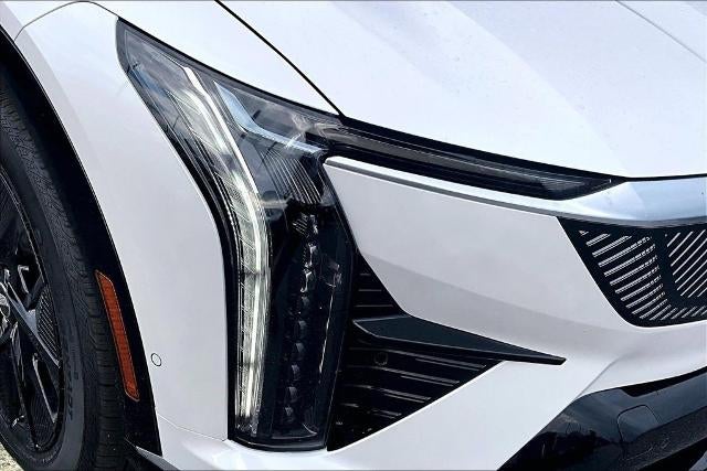 2025 Cadillac OPTIQ Luxury 2