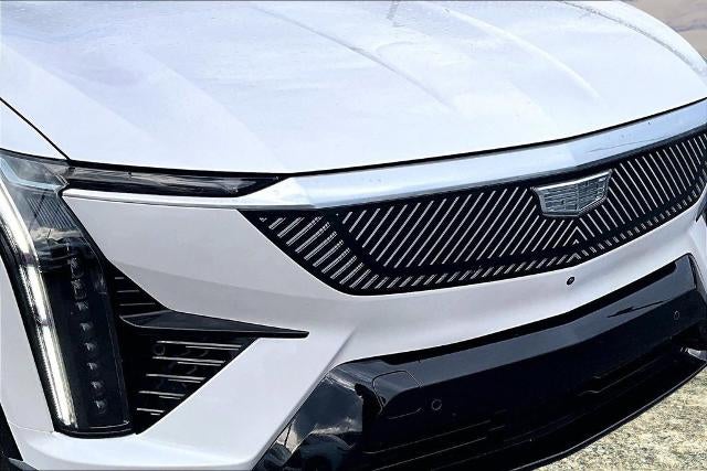 2025 Cadillac OPTIQ Luxury 2