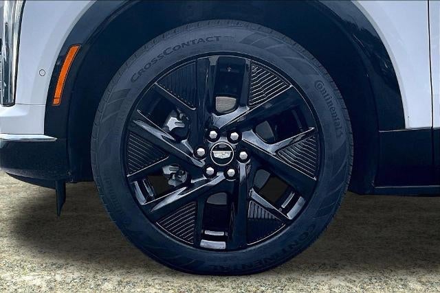2025 Cadillac OPTIQ Luxury 2