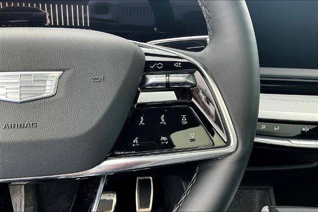 2025 Cadillac OPTIQ Luxury 2