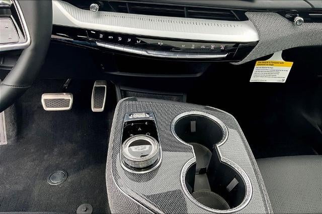 2025 Cadillac OPTIQ Luxury 2