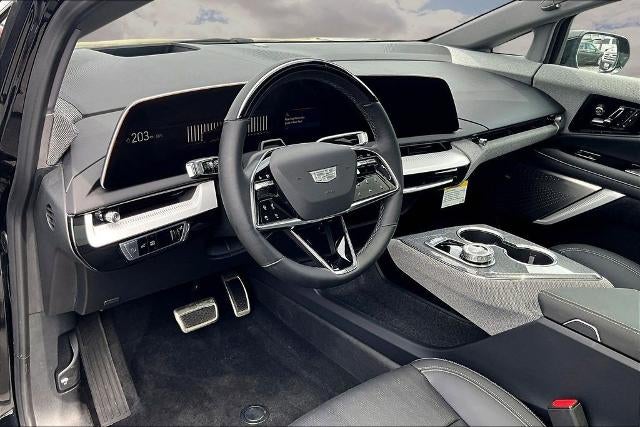 2025 Cadillac OPTIQ Luxury 2