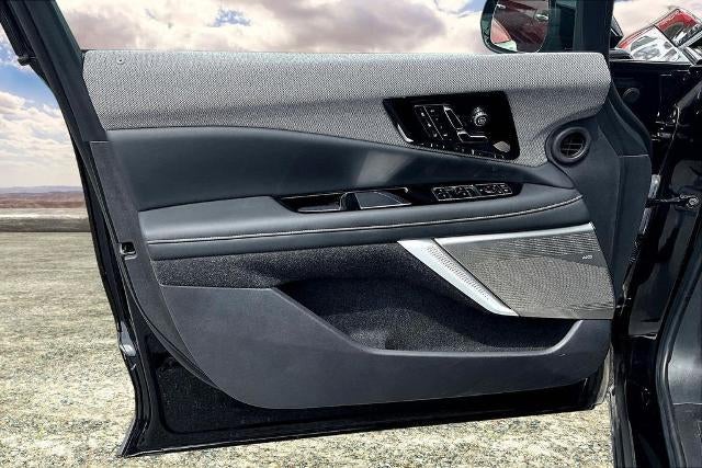 2025 Cadillac OPTIQ Luxury 2