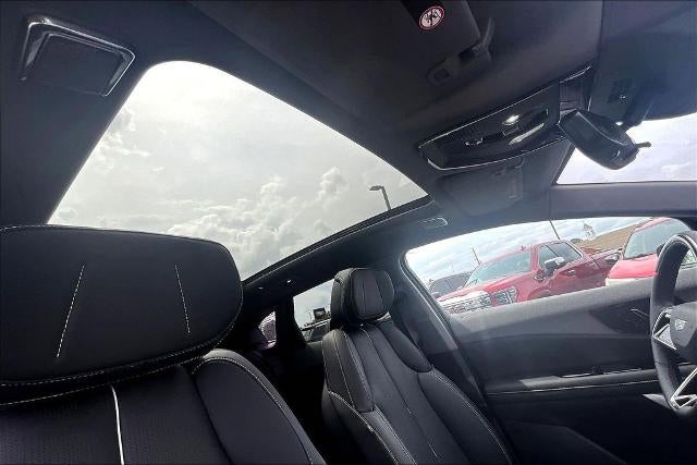 2025 Cadillac OPTIQ Luxury 2