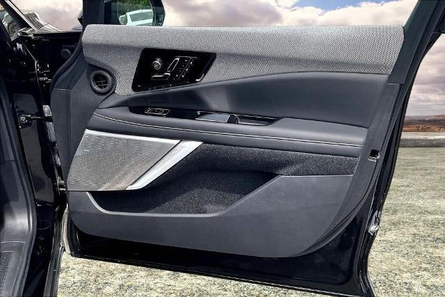 2025 Cadillac OPTIQ Luxury 2