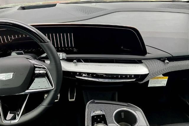 2025 Cadillac OPTIQ Luxury 2