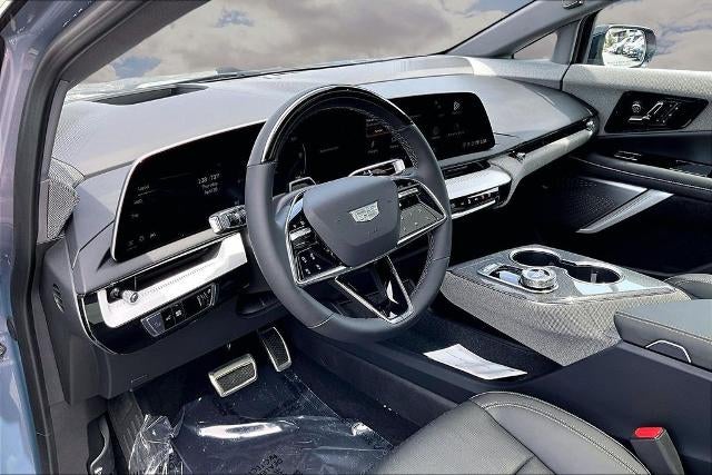 2025 Cadillac OPTIQ Luxury 2