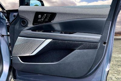 2025 Cadillac OPTIQ Luxury 2