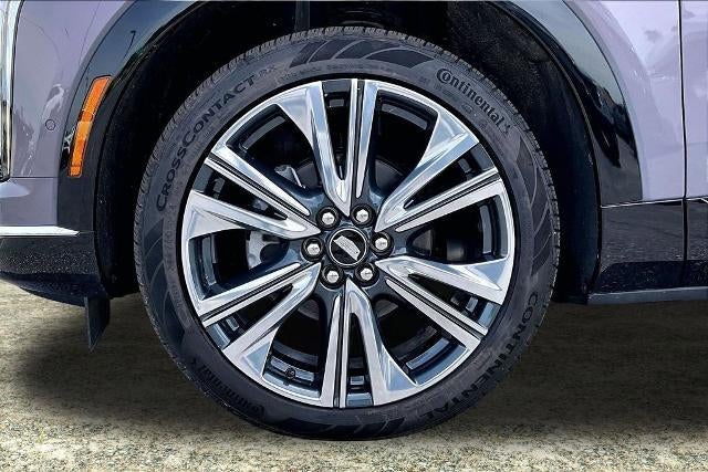 2025 Cadillac OPTIQ Luxury 2