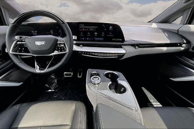 2025 Cadillac OPTIQ Luxury 2