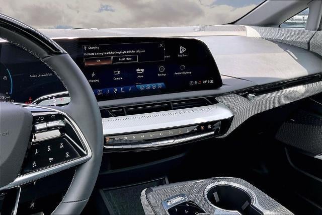 2025 Cadillac OPTIQ Luxury 2
