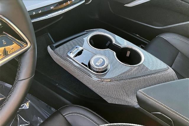 2025 Cadillac OPTIQ Luxury 2