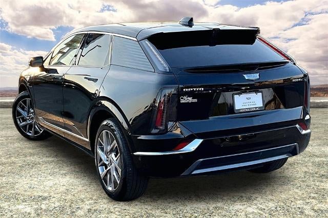 2025 Cadillac OPTIQ Luxury 2