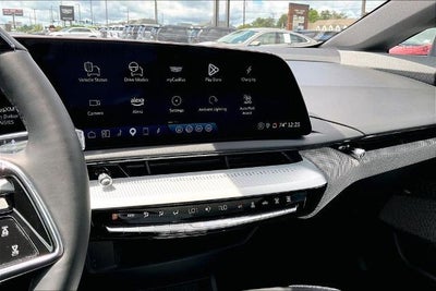 2025 Cadillac OPTIQ Luxury 2