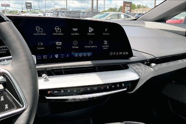 2025 Cadillac OPTIQ Luxury 2