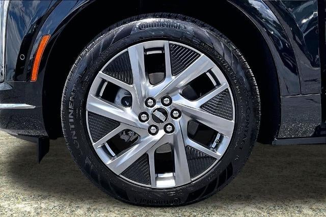 2025 Cadillac OPTIQ Luxury 2