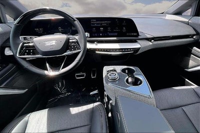 2025 Cadillac OPTIQ Luxury 2