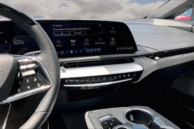 2025 Cadillac OPTIQ Luxury 2