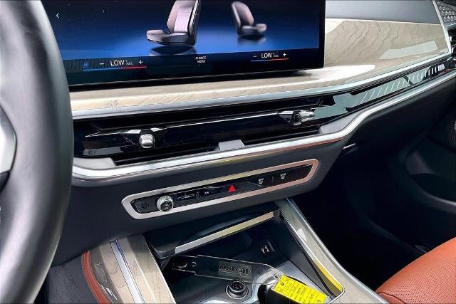 2023 BMW X7 M60i