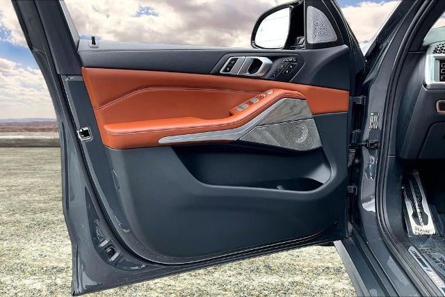 2023 BMW X7 M60i