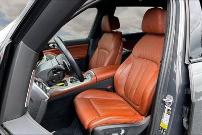 2023 BMW X7 M60i