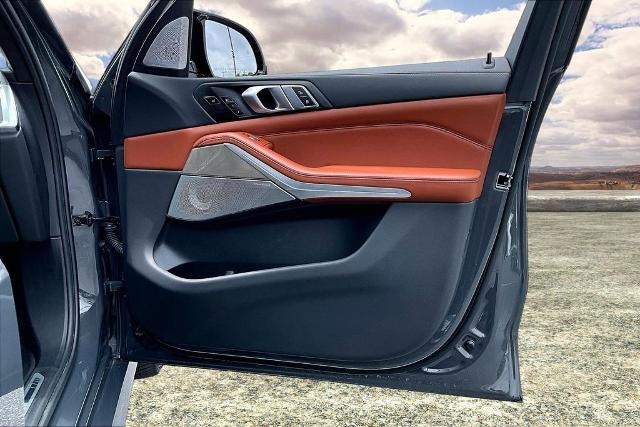 2023 BMW X7 M60i