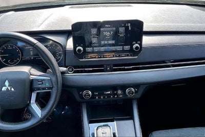 2024 Mitsubishi Outlander SE