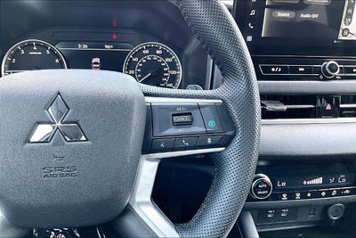 2025 Mitsubishi Outlander SE