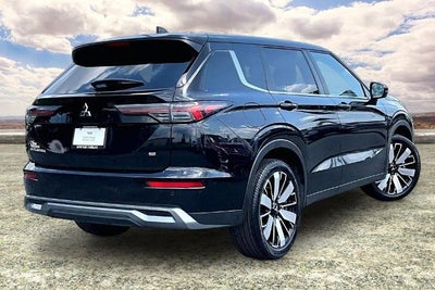 2025 Mitsubishi Outlander SE