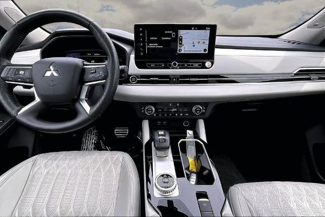 2025 Mitsubishi Outlander SEL