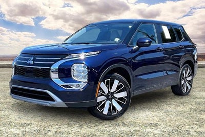 2025 Mitsubishi Outlander SE