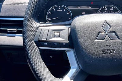 2025 Mitsubishi Outlander SE