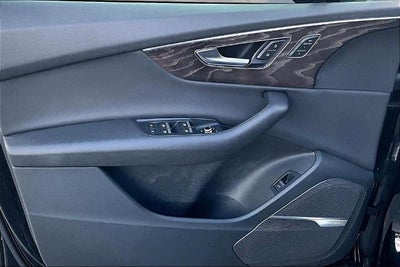 2020 Audi Q7 Premium Plus