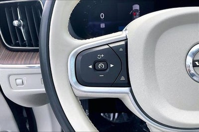 2022 Volvo XC60 Momentum