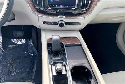 2022 Volvo XC60 Momentum