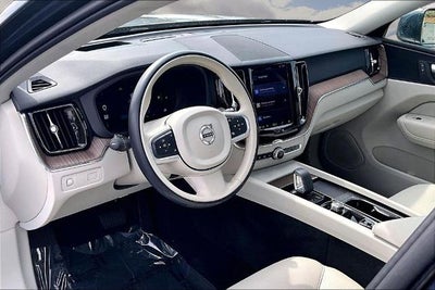 2022 Volvo XC60 Momentum