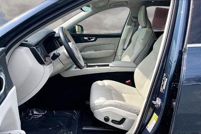 2022 Volvo XC60 Momentum