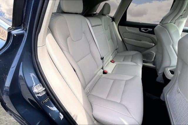 2022 Volvo XC60 Momentum