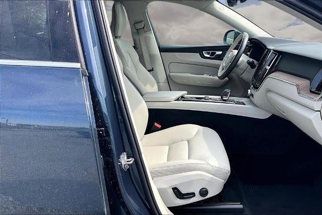 2022 Volvo XC60 Momentum