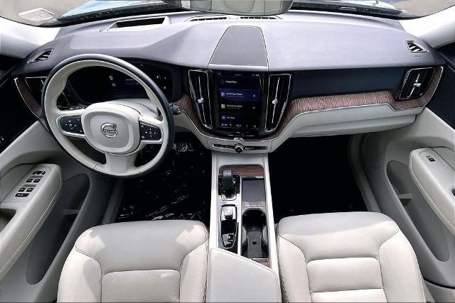 2022 Volvo XC60 Momentum